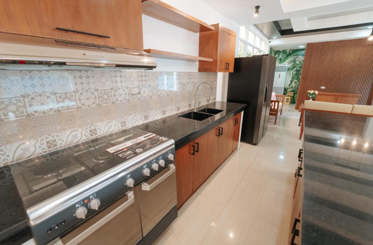 Jjphr Hotel San Antonio Lubao Eksteriør bilde